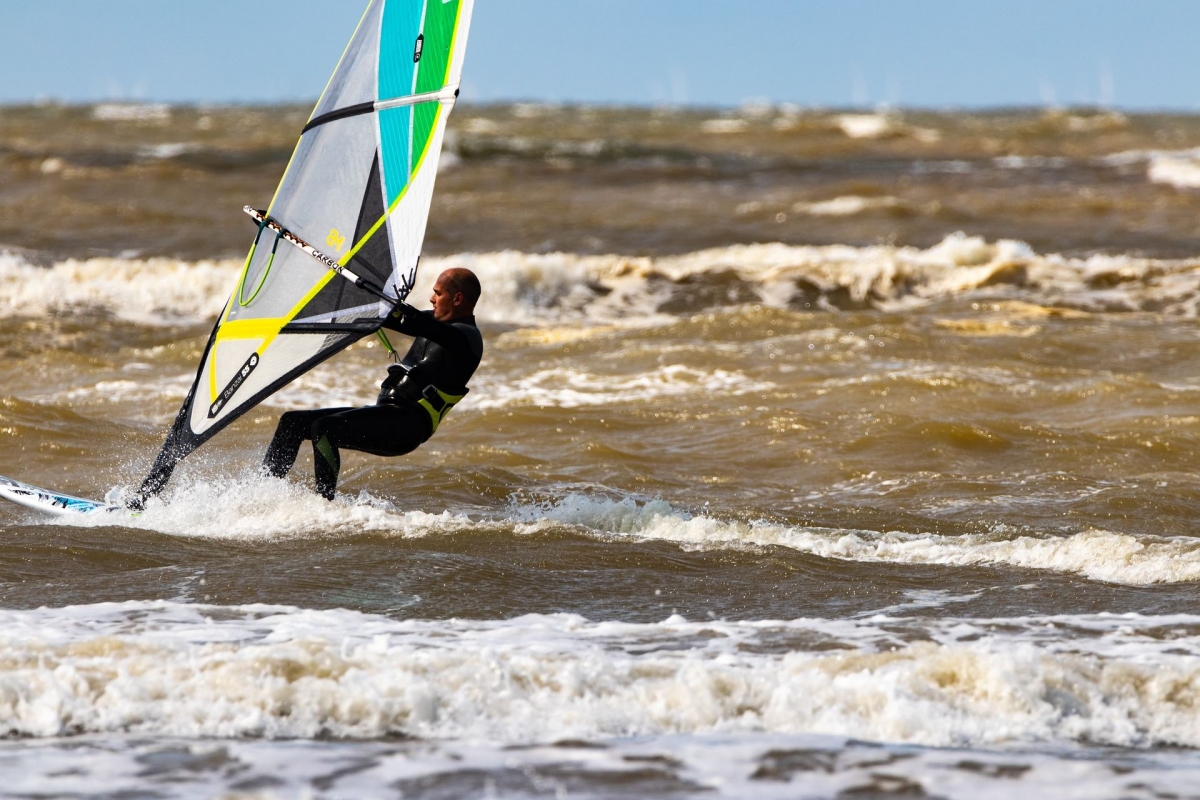 windsurf