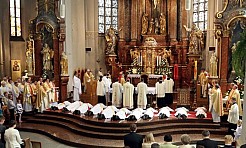 Święcenia prezbiteratu w katedrze opolskiej - Serwis informacyjny z Raciborza - naszraciborz.pl