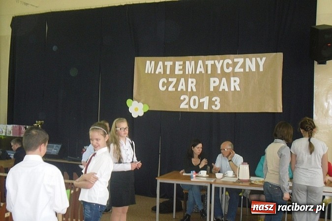 Zdjęcie w galerii na portalu naszraciborz.pl: Matematyczny Czar Par w SP 4 wiadomości z regionu