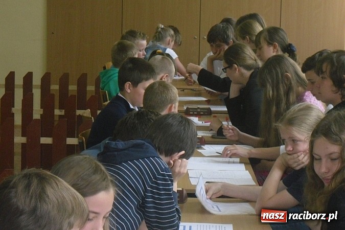 Zdjęcie w galerii na portalu naszraciborz.pl: Matematyczny Czar Par w SP 4 wiadomości z regionu