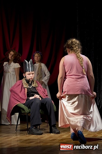 Zdjęcie w galerii na portalu naszraciborz.pl: Raciborskie Studio Baśni przedstawiło Kopciuszka wiadomości z regionu