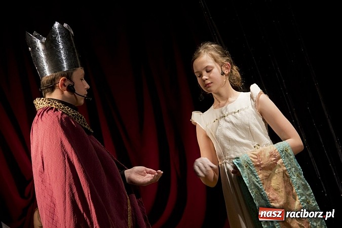 Zdjęcie w galerii na portalu naszraciborz.pl: Raciborskie Studio Baśni przedstawiło Kopciuszka wiadomości z regionu
