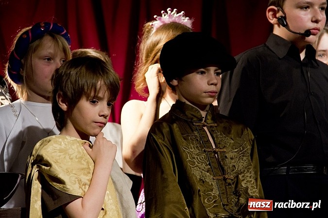 Zdjęcie w galerii na portalu naszraciborz.pl: Raciborskie Studio Baśni przedstawiło Kopciuszka wiadomości z regionu