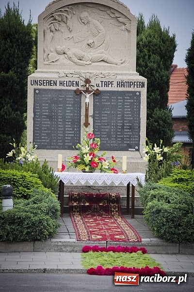 Zdjęcie w galerii na portalu naszraciborz.pl: Dziś Boże Ciało. Gościliśmy w Studziennej wiadomości z regionu