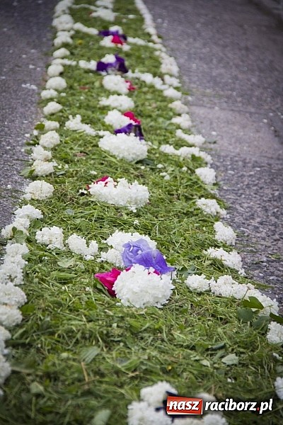 Zdjęcie w galerii na portalu naszraciborz.pl: Dziś Boże Ciało. Gościliśmy w Studziennej wiadomości z regionu
