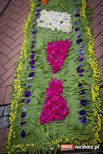 Zdjęcie w galerii na portalu naszraciborz.pl: Dziś Boże Ciało. Gościliśmy w Studziennej wiadomości z regionu