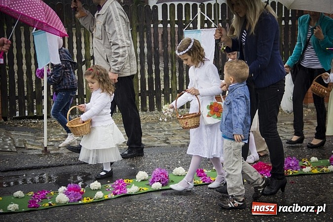 Zdjęcie w galerii na portalu naszraciborz.pl: Dziś Boże Ciało. Gościliśmy w Studziennej wiadomości z regionu