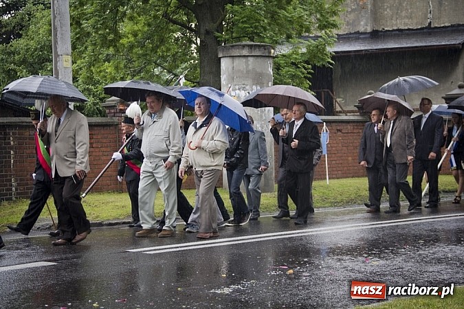 Zdjęcie w galerii na portalu naszraciborz.pl: Dziś Boże Ciało. Gościliśmy w Studziennej wiadomości z regionu