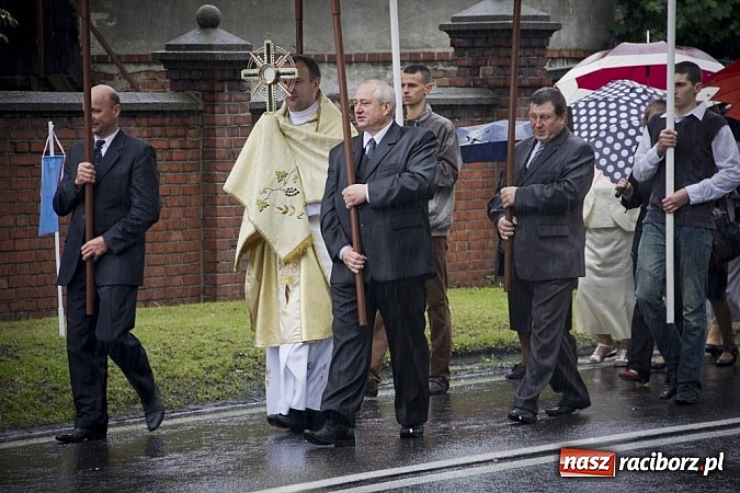 Zdjęcie w galerii na portalu naszraciborz.pl: Dziś Boże Ciało. Gościliśmy w Studziennej wiadomości z regionu