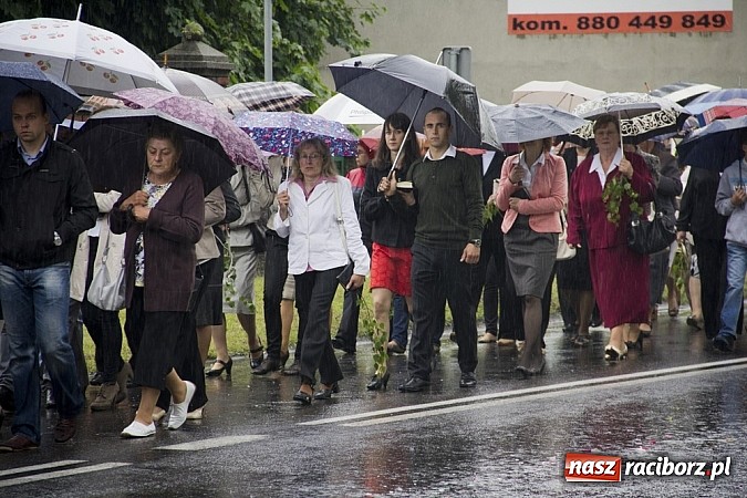 Zdjęcie w galerii na portalu naszraciborz.pl: Dziś Boże Ciało. Gościliśmy w Studziennej wiadomości z regionu