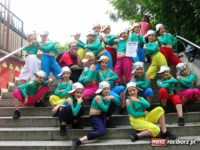 Zdjęcie w galerii na portalu naszraciborz.pl: Mażoretki świetne także w hip–hopie! wiadomości z regionu