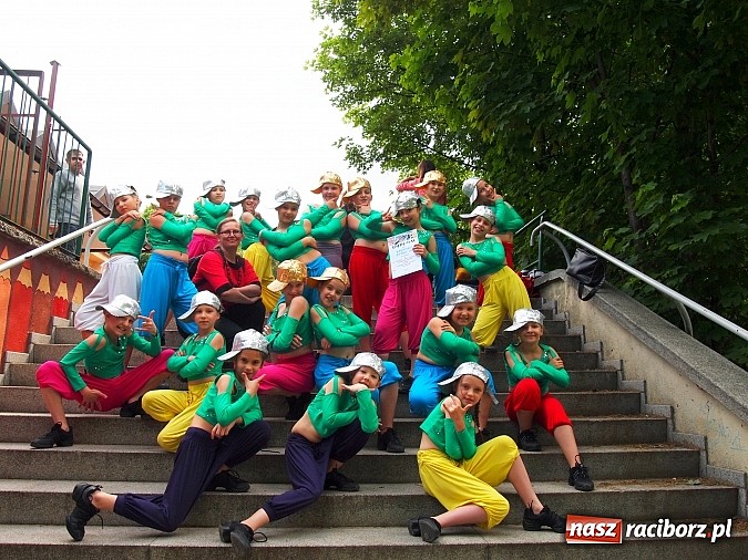 Zdjęcie w galerii na portalu naszraciborz.pl: Mażoretki świetne także w hip–hopie! wiadomości z regionu