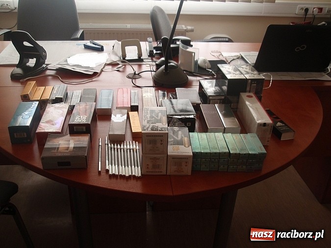 Zdjęcie w galerii na portalu naszraciborz.pl: W hotelu trzymali podróbki i narkotyki wiadomości z regionu