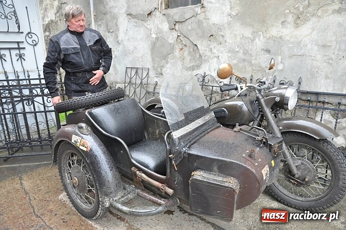Zdjęcie w galerii na portalu naszraciborz.pl: Oldtimery zajechały do naszego powiatu wiadomości z regionu