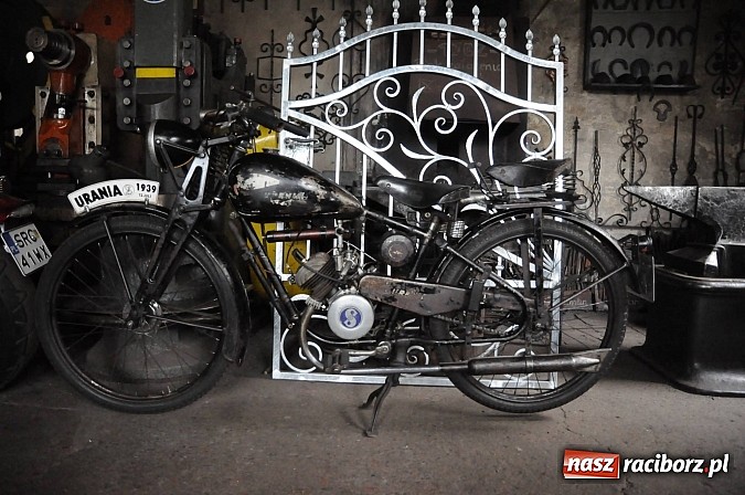 Zdjęcie w galerii na portalu naszraciborz.pl: Oldtimery zajechały do naszego powiatu wiadomości z regionu