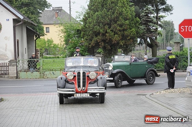 Zdjęcie w galerii na portalu naszraciborz.pl: Oldtimery zajechały do naszego powiatu wiadomości z regionu