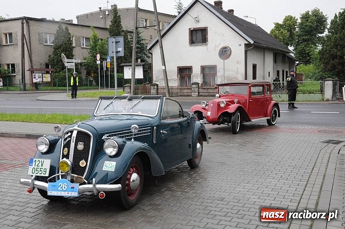 Zdjęcie w galerii na portalu naszraciborz.pl: Oldtimery zajechały do naszego powiatu wiadomości z regionu