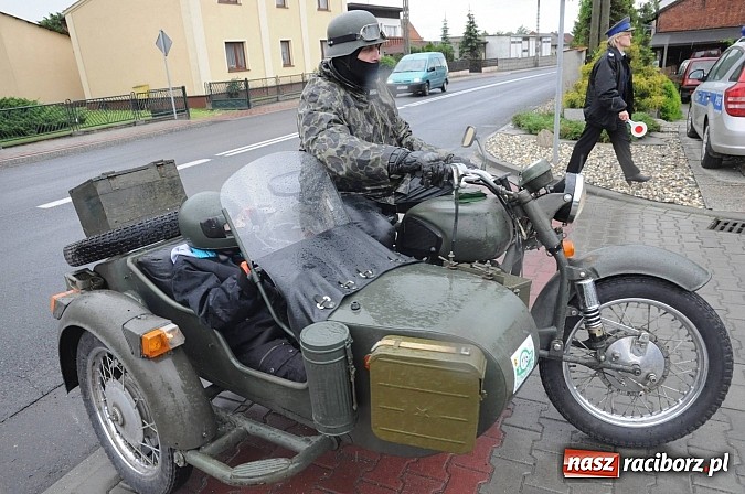 Zdjęcie w galerii na portalu naszraciborz.pl: Oldtimery zajechały do naszego powiatu wiadomości z regionu