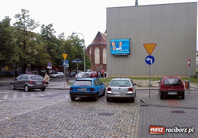 Zdjęcie w galerii na portalu naszraciborz.pl: Tu przydałyby się częstsze kontrole. Straż miejska nie reagowała wiadomości z regionu