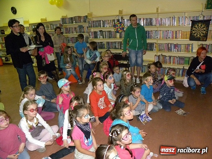 Zdjęcie w galerii na portalu naszraciborz.pl: Dzień Dziecka w książnicy. Prezydent i starosta czytali Lokomotywę wiadomości z regionu