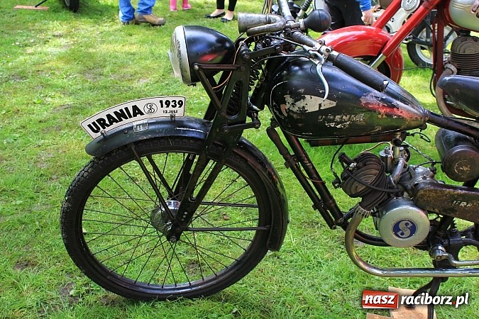 Zdjęcie w galerii na portalu naszraciborz.pl: Miłośnicy zabytkowych pojazdów spotkali się przy Pałacu w Wojnowicach wiadomości z regionu