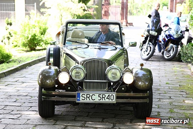 Zdjęcie w galerii na portalu naszraciborz.pl: Miłośnicy zabytkowych pojazdów spotkali się przy Pałacu w Wojnowicach wiadomości z regionu