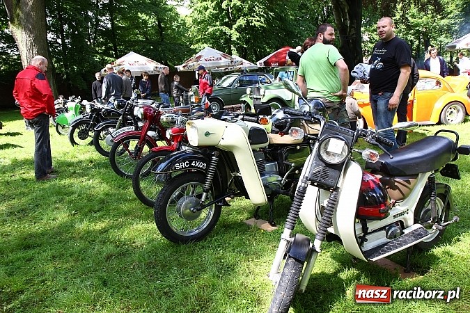Zdjęcie w galerii na portalu naszraciborz.pl: Miłośnicy zabytkowych pojazdów spotkali się przy Pałacu w Wojnowicach wiadomości z regionu