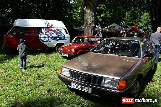 Zdjęcie w galerii na portalu naszraciborz.pl: Miłośnicy zabytkowych pojazdów spotkali się przy Pałacu w Wojnowicach wiadomości z regionu