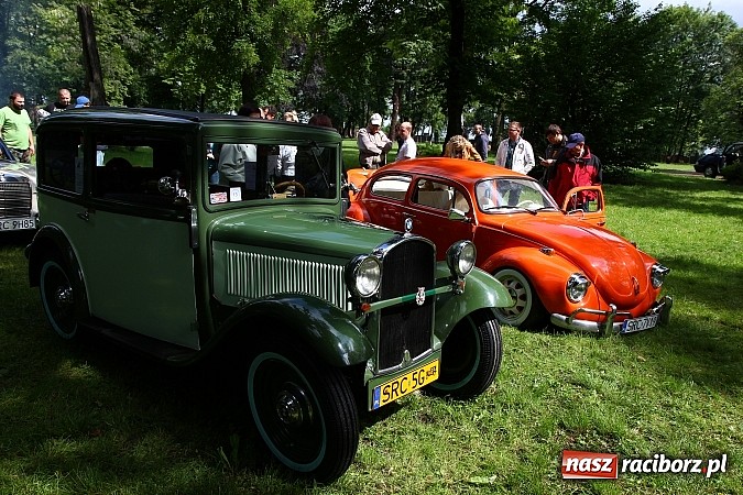 Zdjęcie w galerii na portalu naszraciborz.pl: Miłośnicy zabytkowych pojazdów spotkali się przy Pałacu w Wojnowicach wiadomości z regionu