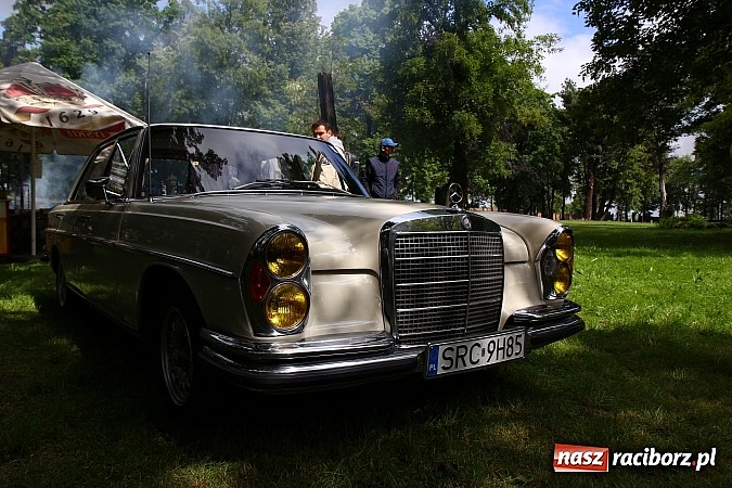 Zdjęcie w galerii na portalu naszraciborz.pl: Miłośnicy zabytkowych pojazdów spotkali się przy Pałacu w Wojnowicach wiadomości z regionu