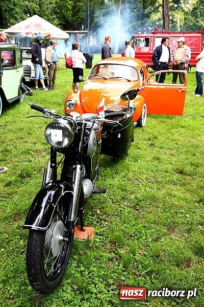 Zdjęcie w galerii na portalu naszraciborz.pl: Miłośnicy zabytkowych pojazdów spotkali się przy Pałacu w Wojnowicach wiadomości z regionu