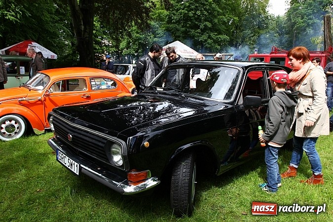 Zdjęcie w galerii na portalu naszraciborz.pl: Miłośnicy zabytkowych pojazdów spotkali się przy Pałacu w Wojnowicach wiadomości z regionu