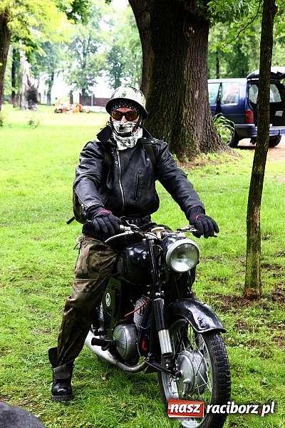 Zdjęcie w galerii na portalu naszraciborz.pl: Miłośnicy zabytkowych pojazdów spotkali się przy Pałacu w Wojnowicach wiadomości z regionu