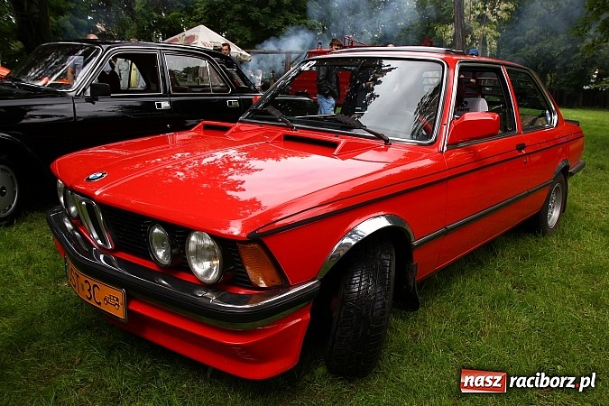 Zdjęcie w galerii na portalu naszraciborz.pl: Miłośnicy zabytkowych pojazdów spotkali się przy Pałacu w Wojnowicach wiadomości z regionu