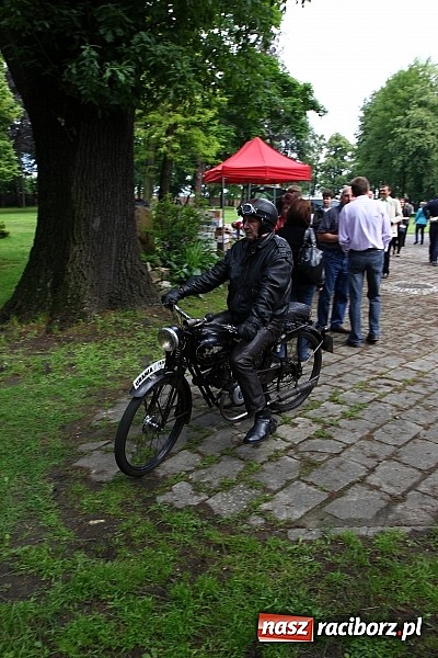 Zdjęcie w galerii na portalu naszraciborz.pl: Miłośnicy zabytkowych pojazdów spotkali się przy Pałacu w Wojnowicach wiadomości z regionu