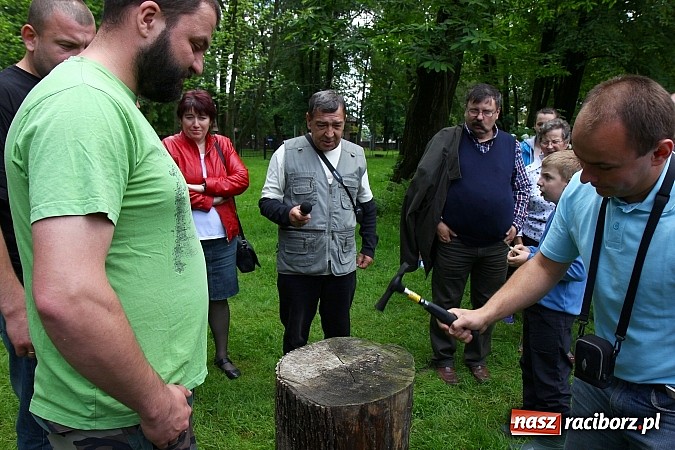 Zdjęcie w galerii na portalu naszraciborz.pl: Miłośnicy zabytkowych pojazdów spotkali się przy Pałacu w Wojnowicach wiadomości z regionu