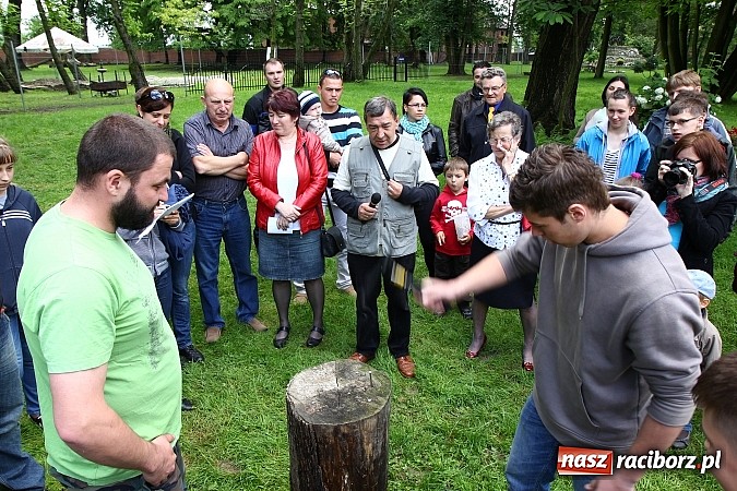 Zdjęcie w galerii na portalu naszraciborz.pl: Miłośnicy zabytkowych pojazdów spotkali się przy Pałacu w Wojnowicach wiadomości z regionu