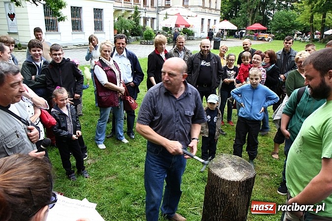 Zdjęcie w galerii na portalu naszraciborz.pl: Miłośnicy zabytkowych pojazdów spotkali się przy Pałacu w Wojnowicach wiadomości z regionu