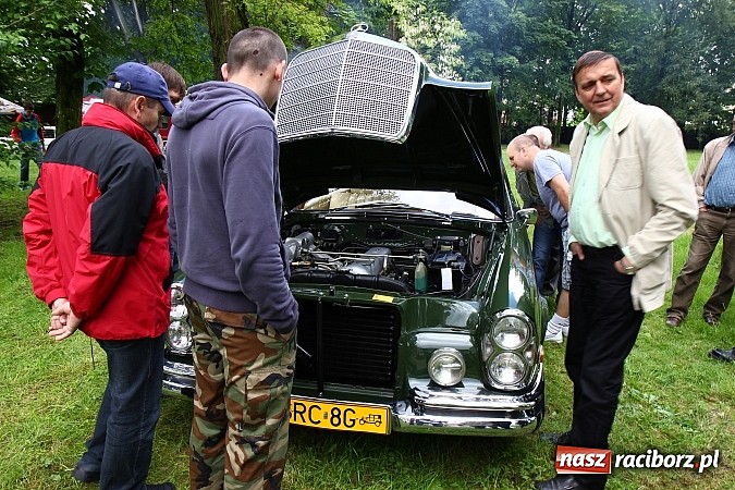 Zdjęcie w galerii na portalu naszraciborz.pl: Miłośnicy zabytkowych pojazdów spotkali się przy Pałacu w Wojnowicach wiadomości z regionu