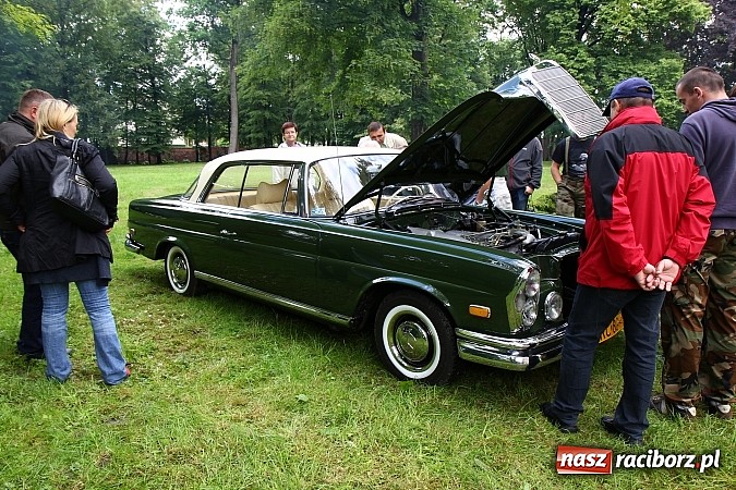 Zdjęcie w galerii na portalu naszraciborz.pl: Miłośnicy zabytkowych pojazdów spotkali się przy Pałacu w Wojnowicach wiadomości z regionu