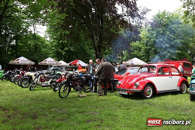 Zdjęcie w galerii na portalu naszraciborz.pl: Miłośnicy zabytkowych pojazdów spotkali się przy Pałacu w Wojnowicach wiadomości z regionu