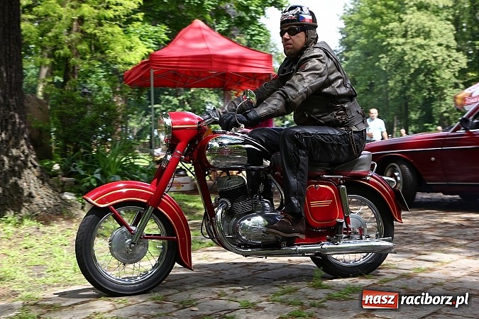 Zdjęcie w galerii na portalu naszraciborz.pl: Miłośnicy zabytkowych pojazdów spotkali się przy Pałacu w Wojnowicach wiadomości z regionu