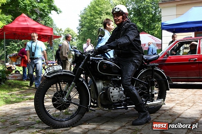 Zdjęcie w galerii na portalu naszraciborz.pl: Miłośnicy zabytkowych pojazdów spotkali się przy Pałacu w Wojnowicach wiadomości z regionu