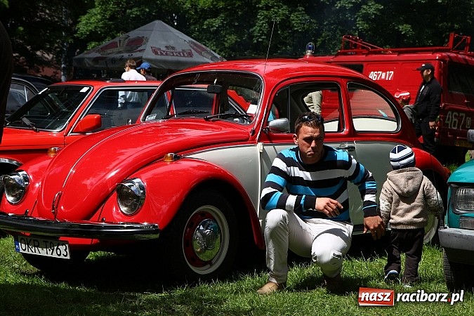 Zdjęcie w galerii na portalu naszraciborz.pl: Miłośnicy zabytkowych pojazdów spotkali się przy Pałacu w Wojnowicach wiadomości z regionu