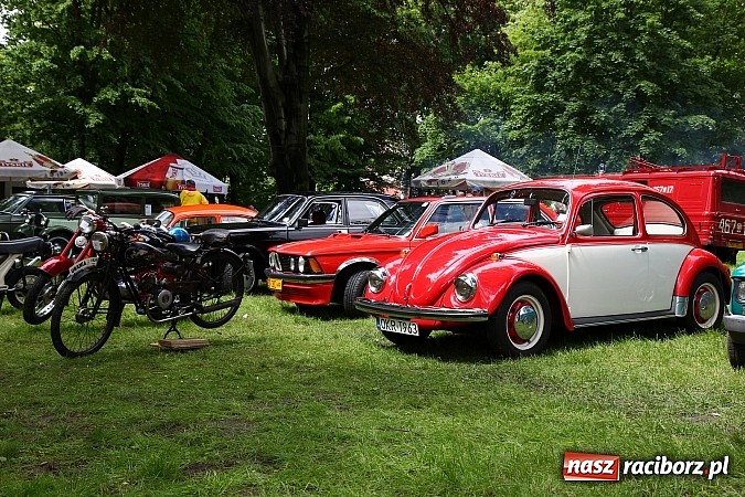 Zdjęcie w galerii na portalu naszraciborz.pl: Miłośnicy zabytkowych pojazdów spotkali się przy Pałacu w Wojnowicach wiadomości z regionu