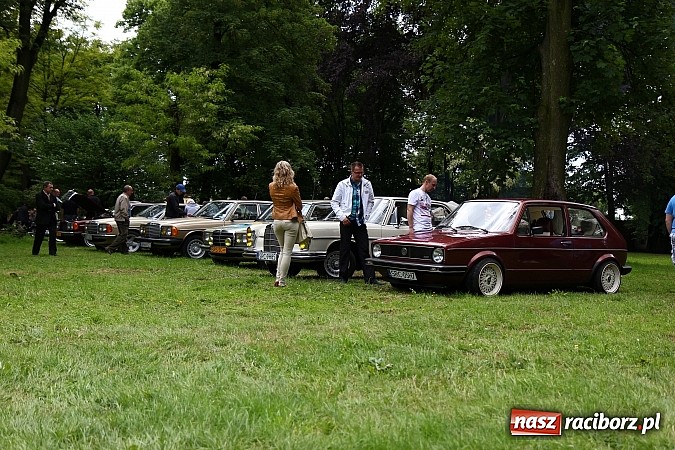 Zdjęcie w galerii na portalu naszraciborz.pl: Miłośnicy zabytkowych pojazdów spotkali się przy Pałacu w Wojnowicach wiadomości z regionu