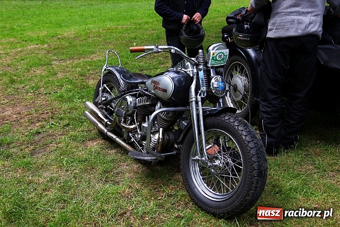 Zdjęcie w galerii na portalu naszraciborz.pl: Miłośnicy zabytkowych pojazdów spotkali się przy Pałacu w Wojnowicach wiadomości z regionu