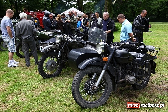 Zdjęcie w galerii na portalu naszraciborz.pl: Miłośnicy zabytkowych pojazdów spotkali się przy Pałacu w Wojnowicach wiadomości z regionu