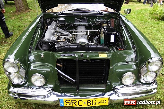 Zdjęcie w galerii na portalu naszraciborz.pl: Miłośnicy zabytkowych pojazdów spotkali się przy Pałacu w Wojnowicach wiadomości z regionu