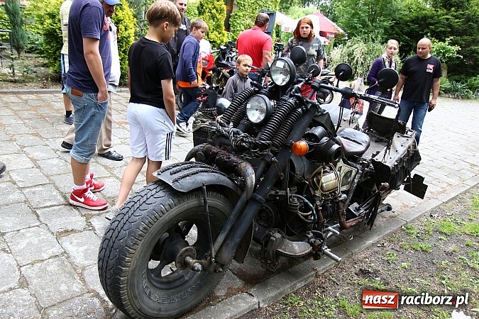 Zdjęcie w galerii na portalu naszraciborz.pl: Miłośnicy zabytkowych pojazdów spotkali się przy Pałacu w Wojnowicach wiadomości z regionu